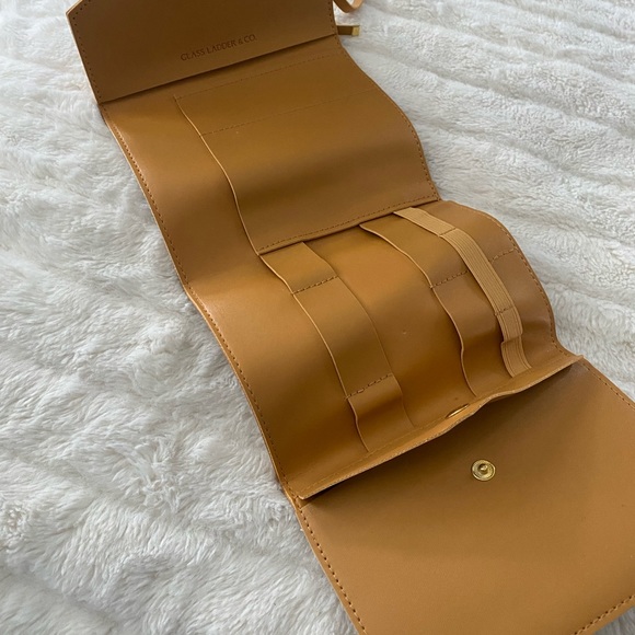 [Glass & Ladder] Small Tech Organizer Wallet - Picture 2 of 3